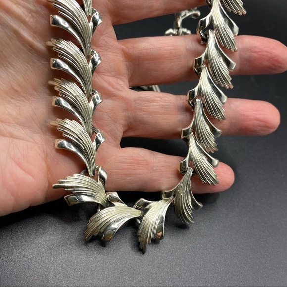 Vintage CORO Silver Tone Choker Style Necklace - Picture 7 of 9